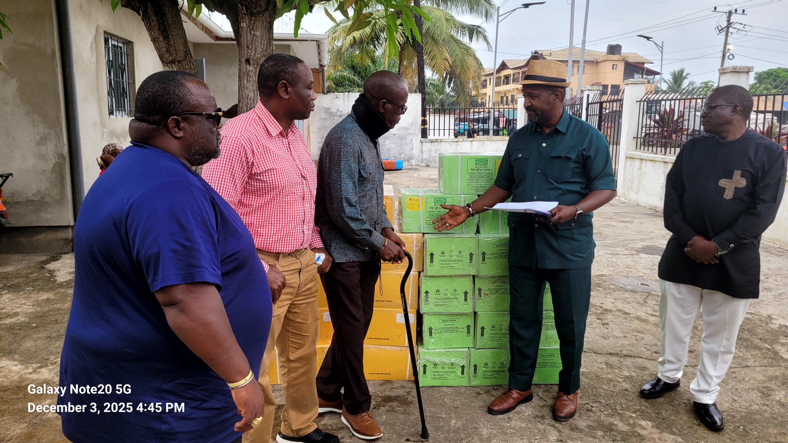 Read more about the article JNB Foundation helps Gbarpolu group of farmers with new “game-changer” fertilizers